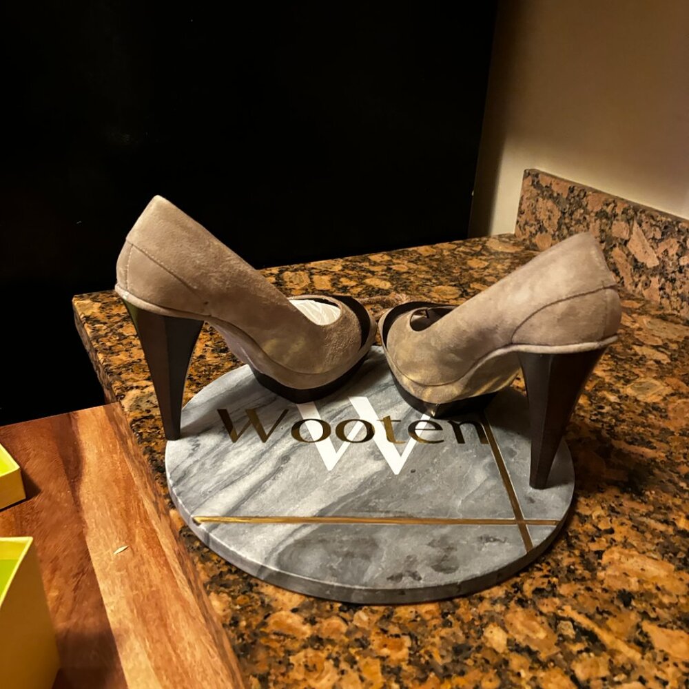 Max Studio Platform Heels In EXCELLENT CONDITION! - Picture 6 of 6